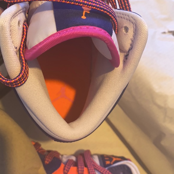 Air Jordan 1 Mid shoes - Picture 6 of 6